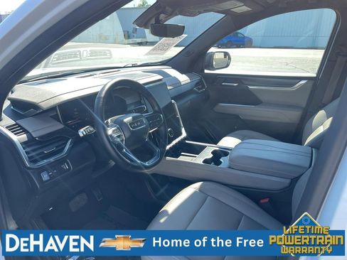 Used 2026 GMC Acadia Elevation w/ Elevation Premium Package FWD image 11