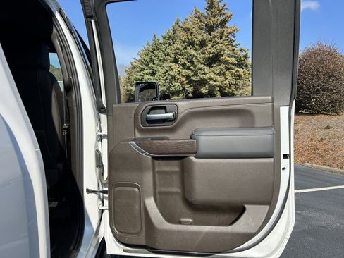 Used 2022 GMC Sierra 3500 Denali image 61