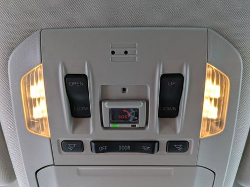 Used 2022 Toyota Highlander XLE image 14