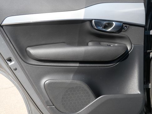 Used 2018 Volvo XC90 T5 Momentum w/ Convenience Package image 16