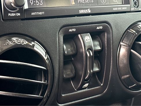 Used 2018 Jeep Wrangler Unlimited Rubicon image 21