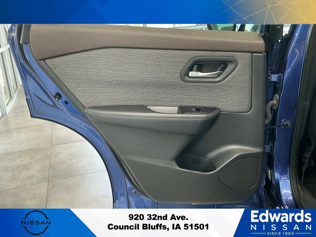 Used 2021 Nissan Rogue SV AWD/4WD image 9