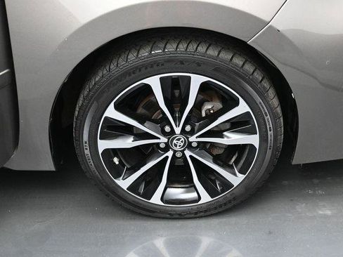 Used 2017 Toyota Corolla SE w/ SE Premium Package image 34