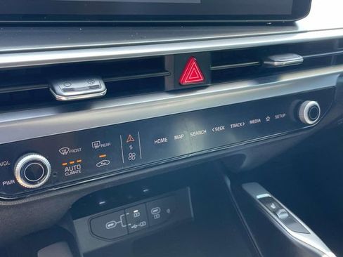 Certified 2024 Kia Sorento S FWD image 37