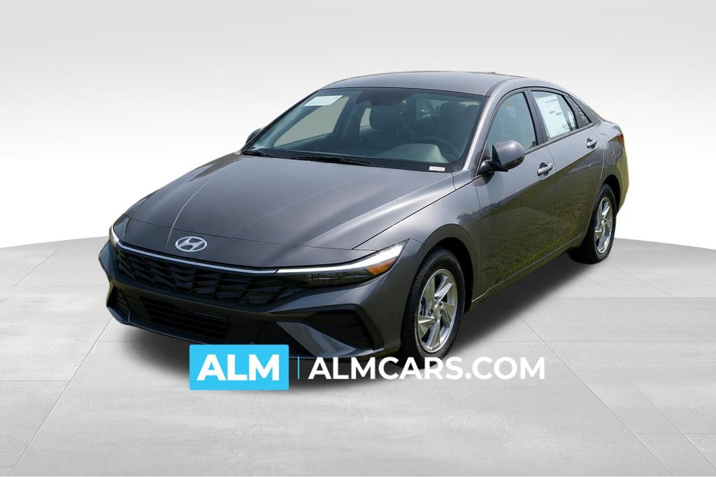 Used 2026 Hyundai Elantra SE FWD image 1