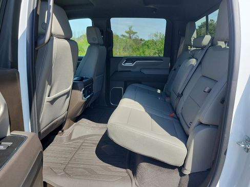 Certified 2025 GMC Sierra 2500 SLT image 16