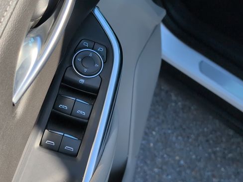 Used 2019 Cadillac XT4 Luxury w/ Cold Weather Package image 12