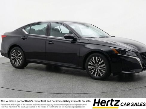 Used 2025 Nissan Altima 2.5 SV image 1