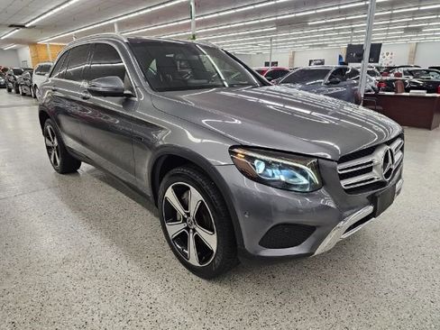 Used 2019 Mercedes-Benz GLC 350e GLC 350e 4MATIC SUV image 3