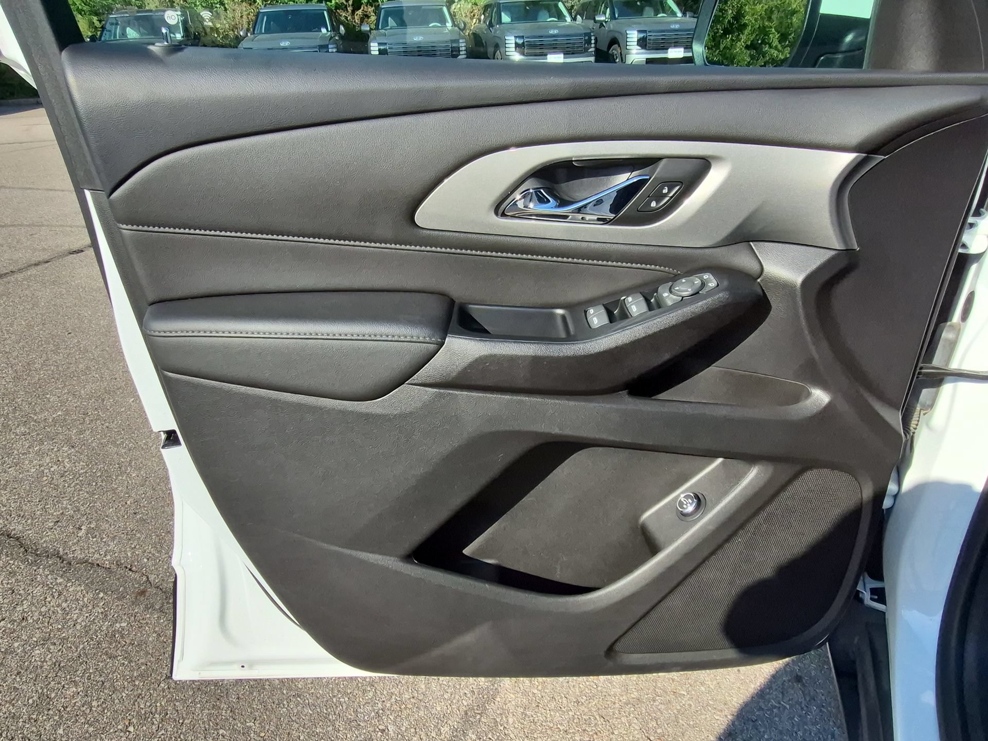 Used 2023 Chevrolet Traverse LT w/ Rear Camera Mirror Package AWD/4WD image 23