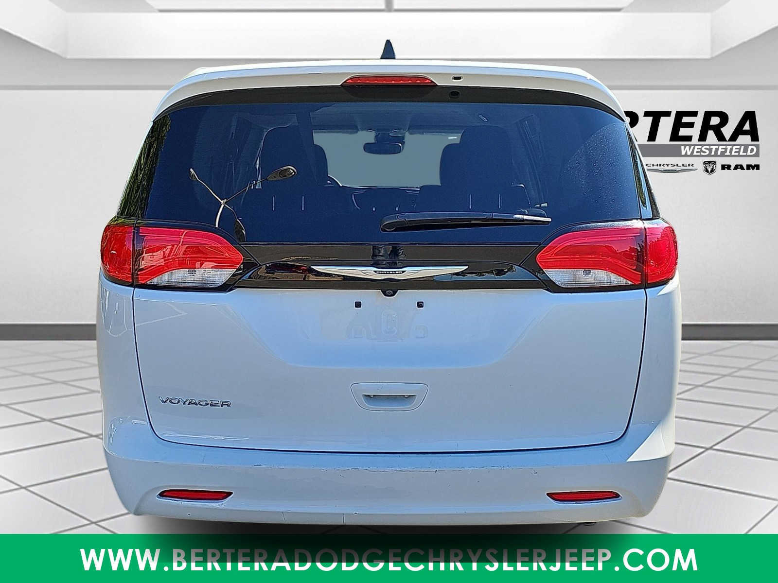 Used 2024 Chrysler Voyager LX FWD image 5