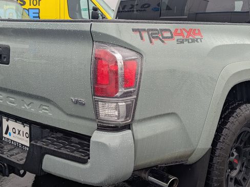 Used 2022 Toyota Tacoma TRD Sport AWD/4WD image 5