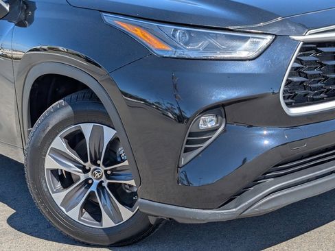 Used 2024 Toyota Highlander XLE image 11