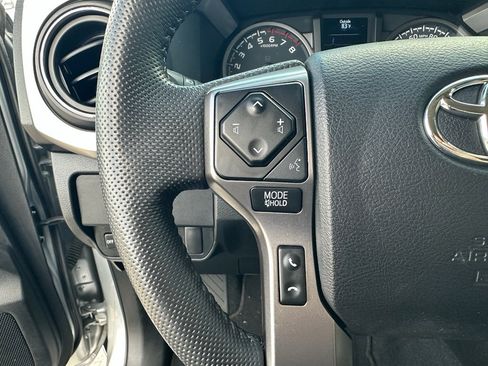 Used 2022 Toyota Tacoma SR5 w/ SR5 Appearance Package (SM) image 15