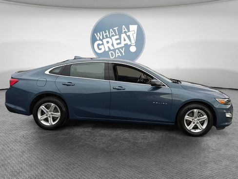 Used 2024 Chevrolet Malibu LT FWD image 2