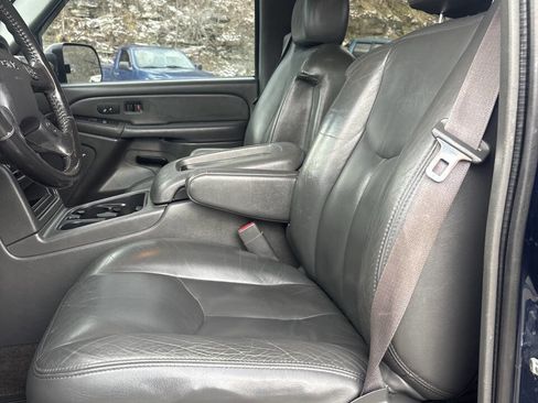 Used 2005 GMC Sierra 2500 SLT w/ Heavy-Duty Power Package image 10