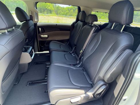 New 2026 Kia Carnival EX FWD image 29
