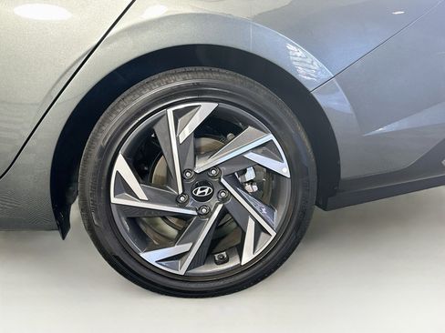 Used 2025 Hyundai Elantra Limited FWD image 11