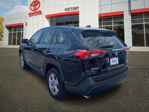 Used 2025 Toyota RAV4 XLE AWD/4WD image 5