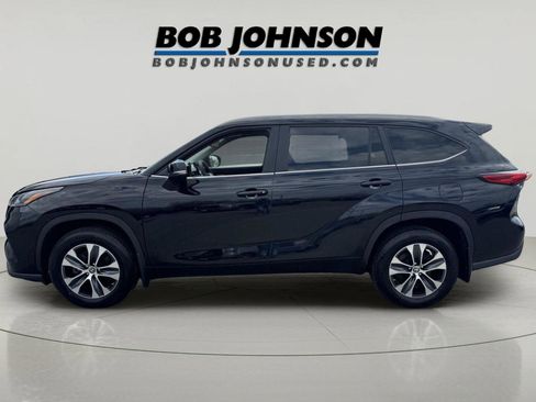 Used 2023 Toyota Highlander XLE AWD/4WD image 6