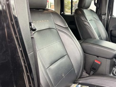 Used 2023 Jeep Wrangler Unlimited Sahara AWD/4WD image 23