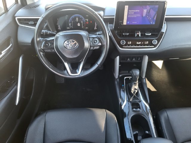 Used 2025 Toyota Corolla Cross XLE FWD image 25