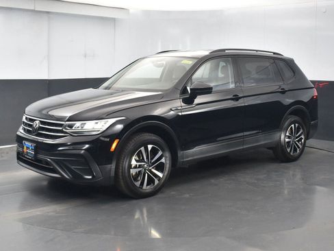 Used 2023 Volkswagen Tiguan S image 1