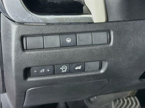 Used 2023 Nissan Rogue SL w/ SL Premium Package FWD image 17