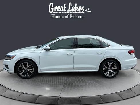 Used 2021 Volkswagen Passat 2.0T SE FWD image 2