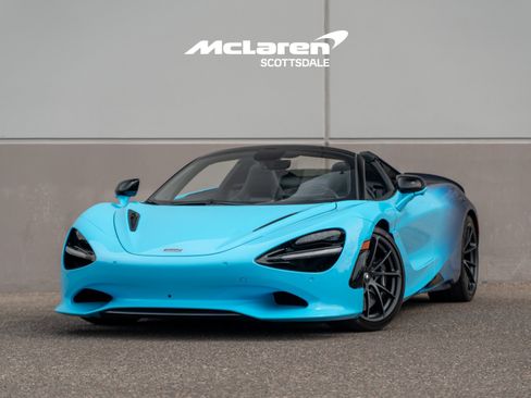 Used 2025 McLaren 750S Spider RWD image 2