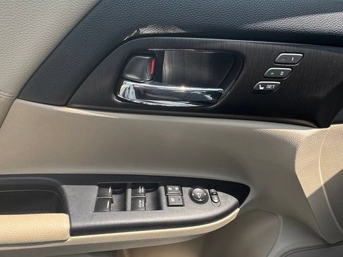Used 2015 Honda Accord Touring image 12