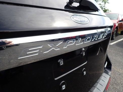 Certified 2022 Ford Explorer XLT w/ Equipment Group 202A image 6