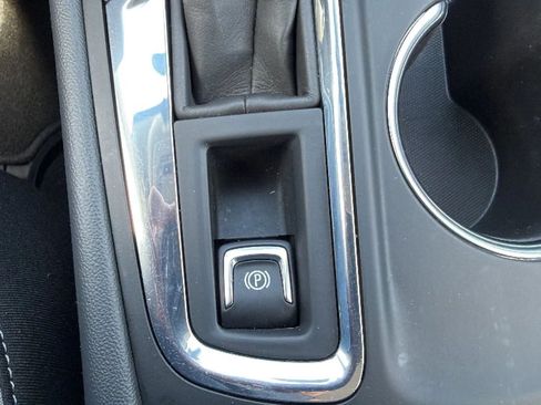 Used 2023 Chevrolet Equinox LS AWD/4WD image 19