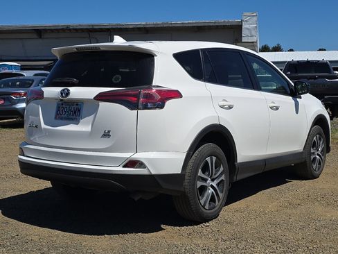 Used 2018 Toyota RAV4 LE w/ All Weather Liner Package AWD/4WD image 5