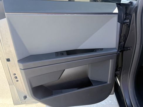 Used 2025 Tesla Cybertruck AWD Crew Cab image 33