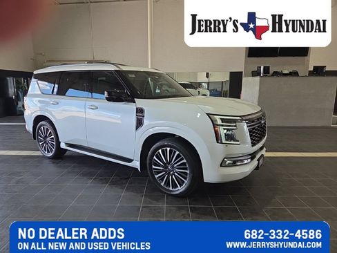 Used 2025 Nissan Armada Platinum Reserve RWD image 2