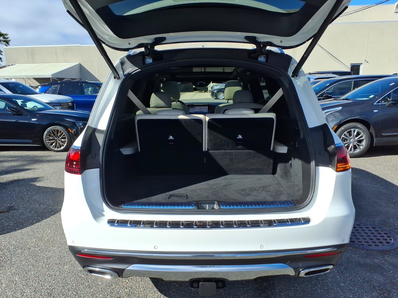 Used 2025 Mercedes-Benz GLS 450 4MATIC image 11