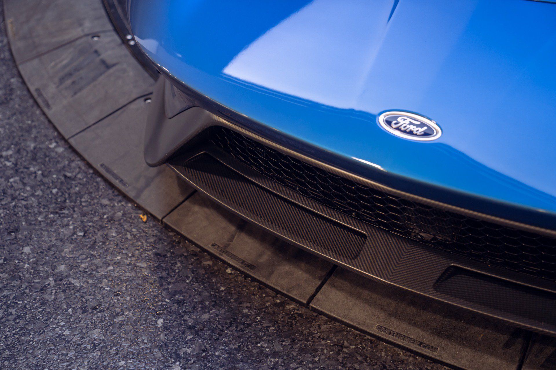 Used 2021 Ford GT RWD image 14