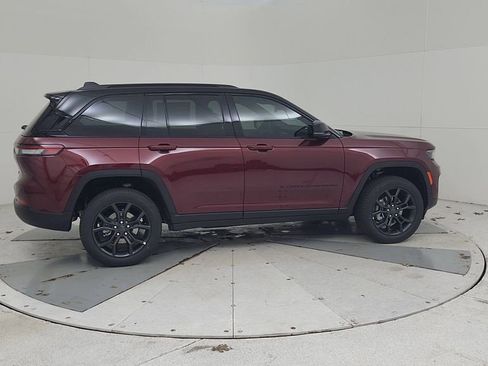 New 2025 Jeep Grand Cherokee Limited image 16