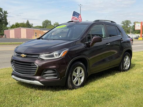Used 2020 Chevrolet Trax LT w/ LT Convenience Package FWD image 4