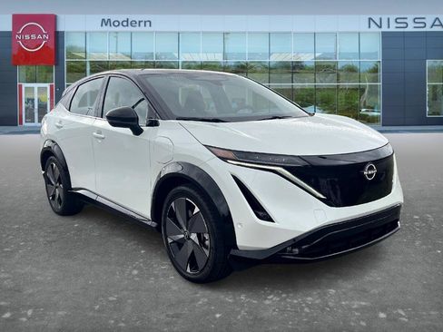 Used 2024 Nissan Ariya AWD image 3