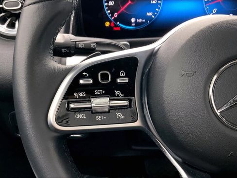 Used 2022 Mercedes-Benz GLB 250 image 20