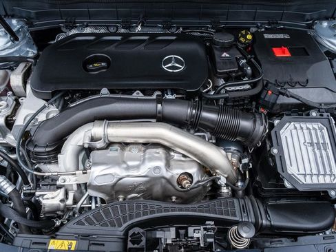 Used 2026 Mercedes-Benz GLB 250 4MATIC w/ Exclusive Package image 35