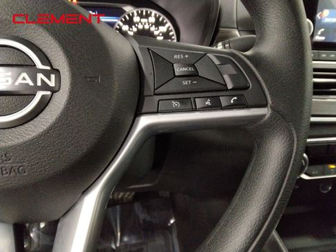 Used 2025 Nissan Altima 2.5 SV image 13