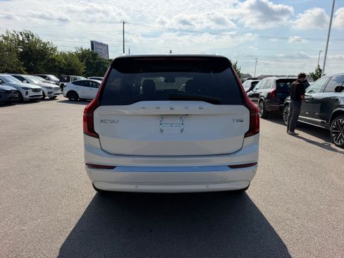 Certified 2025 Volvo XC90 T8 Ultra AWD/4WD image 4
