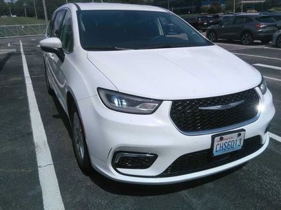 Used 2023 Chrysler Pacifica Touring-L