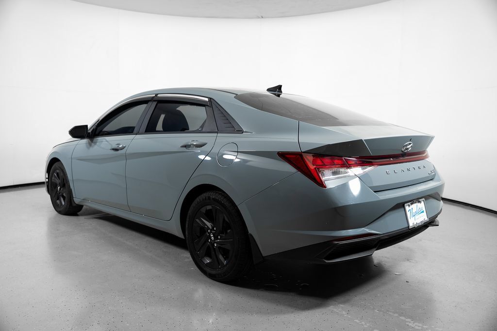 Used 2021 Hyundai Elantra Blue FWD image 12
