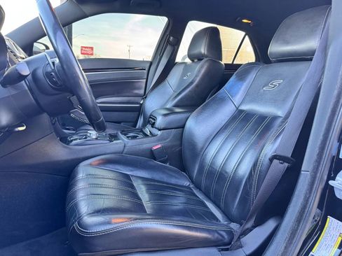 Used 2019 Chrysler 300 S image 10