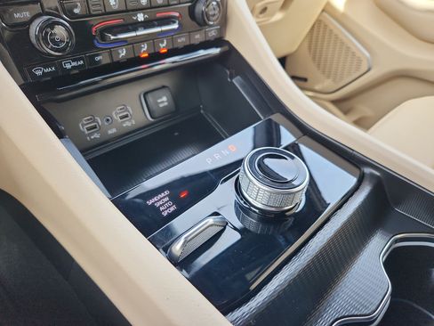 Used 2025 Jeep Grand Cherokee L Limited w/ Luxury Tech Group II image 22