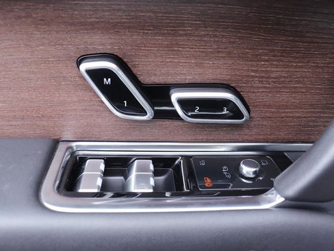 Used 2023 Land Rover Range Rover Long Wheelbase Autobiography image 30